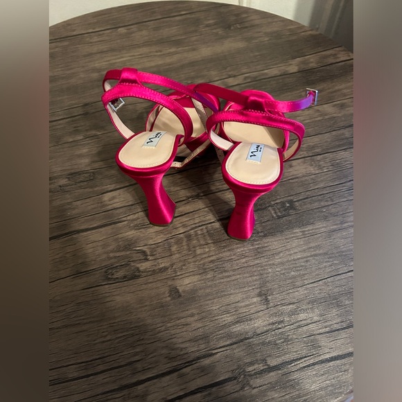 Pink - Picture 3 of 4